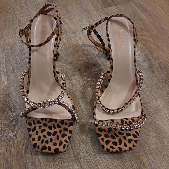 Bamboo Leopard Print Diamond Stud Fashion Women's Sandals Size 8 1/2 - Picture 1 of 10